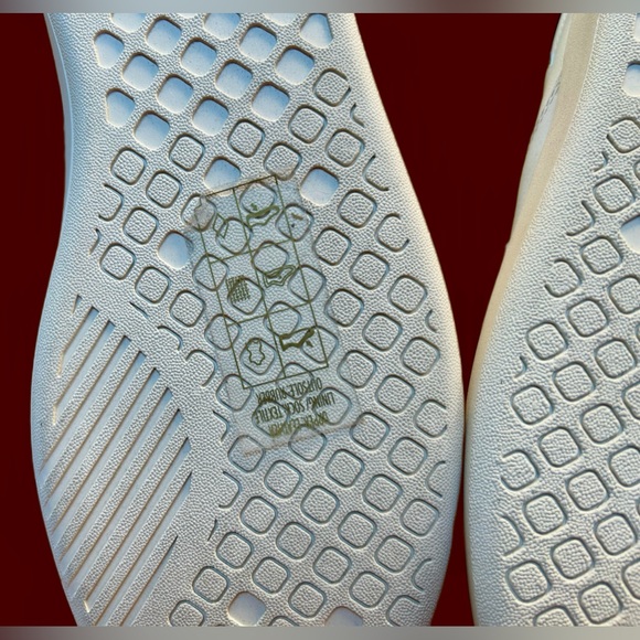 NWOB Everlane The ReLeather® Court Sneaker Off White with Gray, Size 9. - Picture 12 of 15